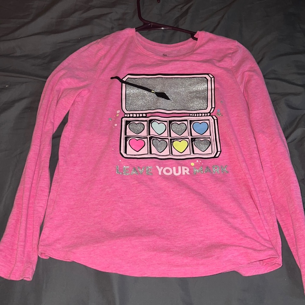 Girls long sleeved shirt.